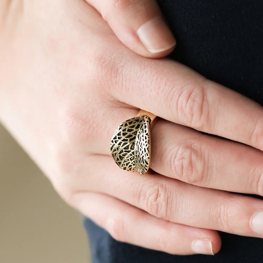 Vintage Vault - Never Leaf Me - Brass Ring‎